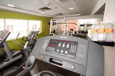 هتل Holiday Inn Express Torreon, An Ihg