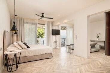 Ino Hotel & Suites