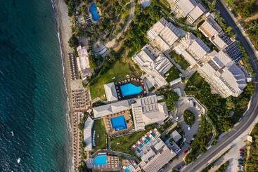 Kassandra Bay Resort, Suites & Spa - אי סקיאטוס
