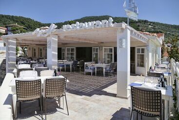 هتل Skopelos Village