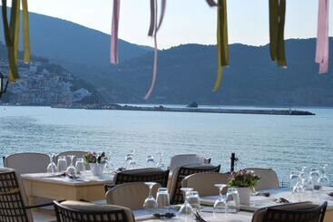 هتل Skopelos Village