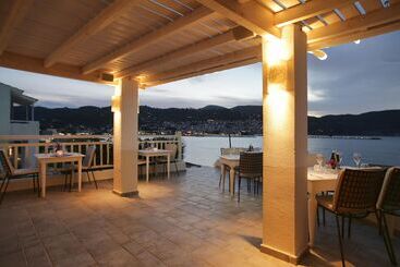 هتل Skopelos Village