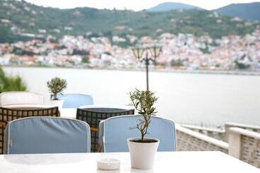 هتل Skopelos Village