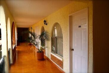 בית מלון כפרי & Suites Villa Del Sol