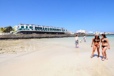 هتل LIVVO Corralejo Beach