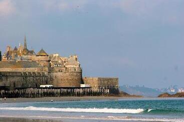 هتل Hôtel Des Marins