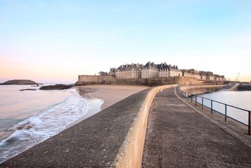 هتل Hôtel Des Marins