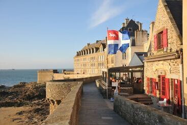 هتل Hôtel Des Marins
