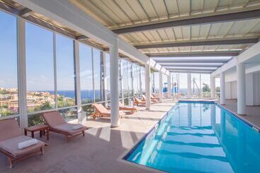 هتل Peninsula Resort & Spa