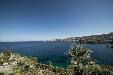 هتل Peninsula Resort & Spa