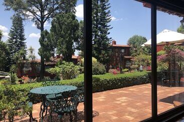 Villa San Jose Hotel & Suites
