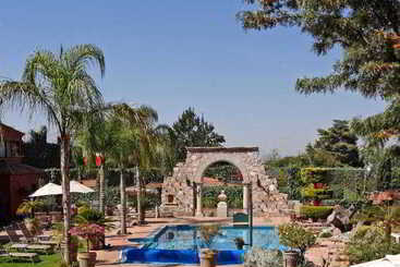 Villa San Jose Hotel & Suites