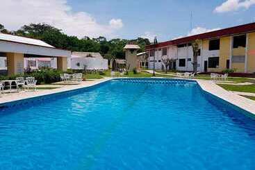 هتل Villas Kin Ha