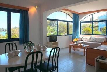 استراحتگاه Govino Bay