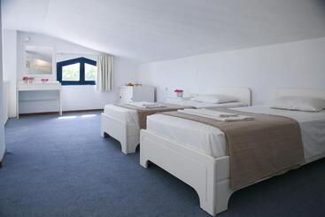 استراحتگاه Govino Bay