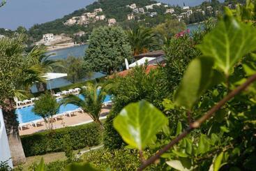استراحتگاه Govino Bay