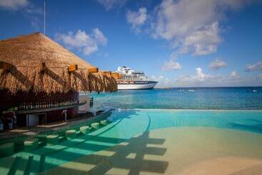 استراحتگاه Grand Park Royal Cozumel All Inclusive