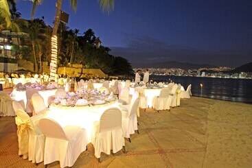 استراحتگاه Park Royal Beach Acapulco  All Inclusive
