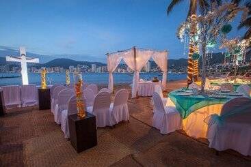 استراحتگاه Park Royal Beach Acapulco  All Inclusive
