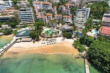 استراحتگاه Park Royal Beach Acapulco  All Inclusive