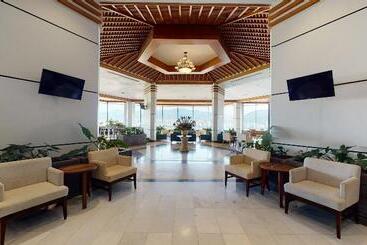 استراحتگاه Park Royal Beach Acapulco  All Inclusive