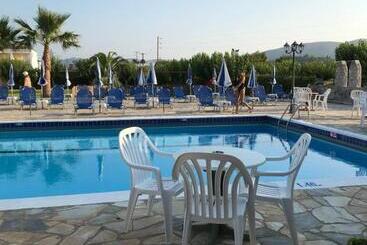 Village Inn Studios & Family Apartments