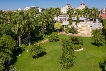 Aydinbey Famous Resort   Ultra All Inclusive