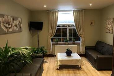 هتل Balkan Lodge Oxford