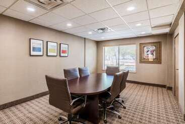 Hotell Comfort Suites Austin Airport