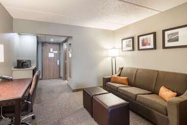 Hotell Comfort Suites Austin Airport