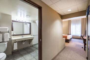 هتل Comfort Suites Austin Airport