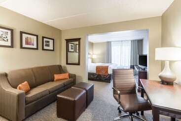 Hotell Comfort Suites Austin Airport