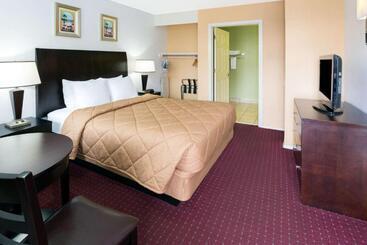 هتل Days Inn By Wyndham Newport Or
