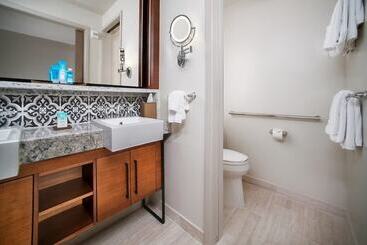 هتل Disney's Coronado Springs Resort
