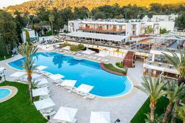 هتل Doubletree By Hilton Bodrum Isil Club Resort
