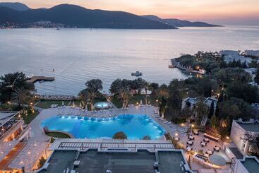 هتل Doubletree By Hilton Bodrum Isil Club Resort