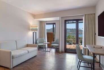 هتل Doubletree By Hilton Bodrum Isil Club Resort