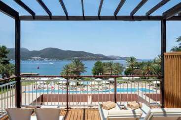 هتل Doubletree By Hilton Bodrum Isil Club Resort