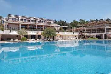 هتل Doubletree By Hilton Bodrum Isil Club Resort