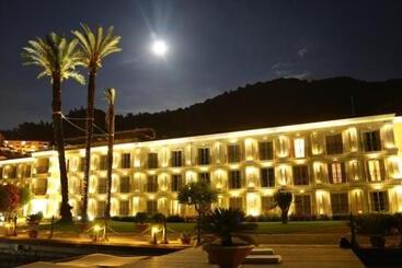 هتل Ece Saray Marina Resort