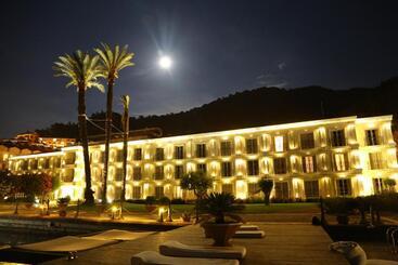 هتل Ece Saray Marina Resort