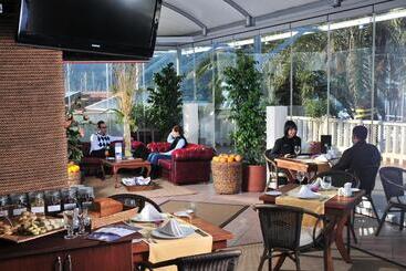 هتل Ece Saray Marina Resort