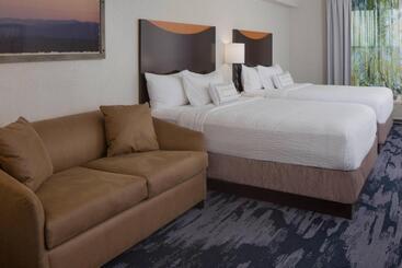 هتل Fairfield Inn & Suites By Marriott Orlando Lake Buena Vista