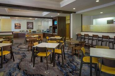 هتل Fairfield Inn & Suites By Marriott Orlando Lake Buena Vista