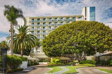 Fairmont Miramar Hotel & Bungalows