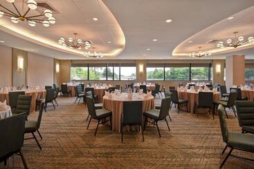 هتل Four Points By Sheraton Boston Newton