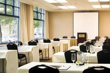 هتل Four Points By Sheraton Philadelphia Airport