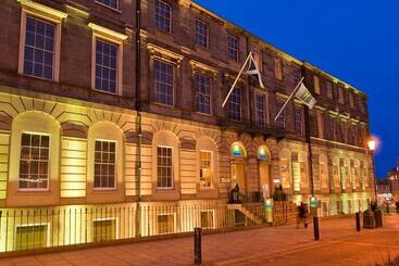هتل Holiday Inn Express Edinburgh City Centre, An Ihg