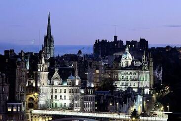هتل Holiday Inn Express Edinburgh City Centre, An Ihg