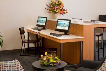 هتل Holiday Inn Express Nashville Airport, An Ihg